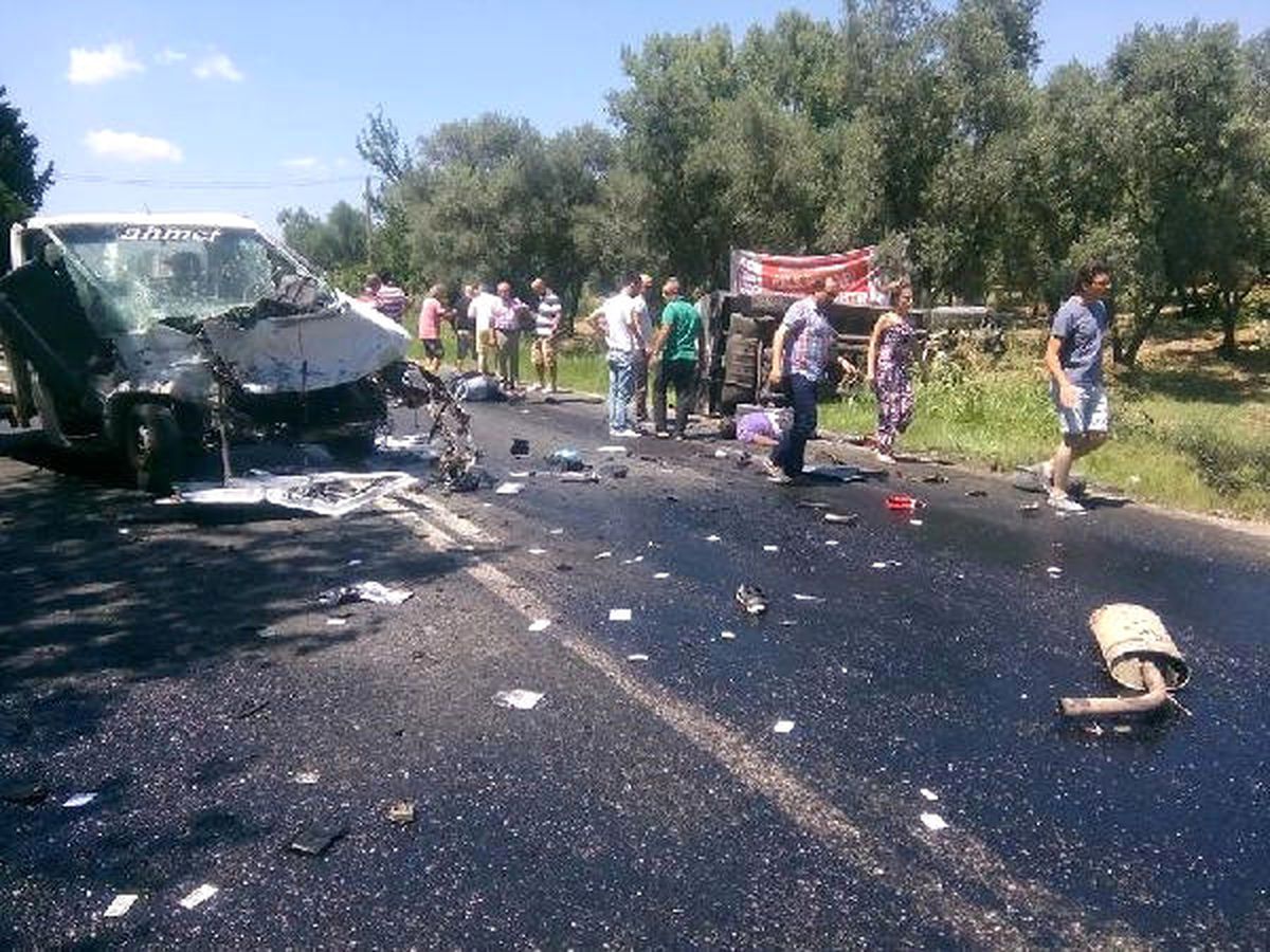 Kamyonet ile Cip Çarpıştı: 2\'si Ağır, 6 Yaralı