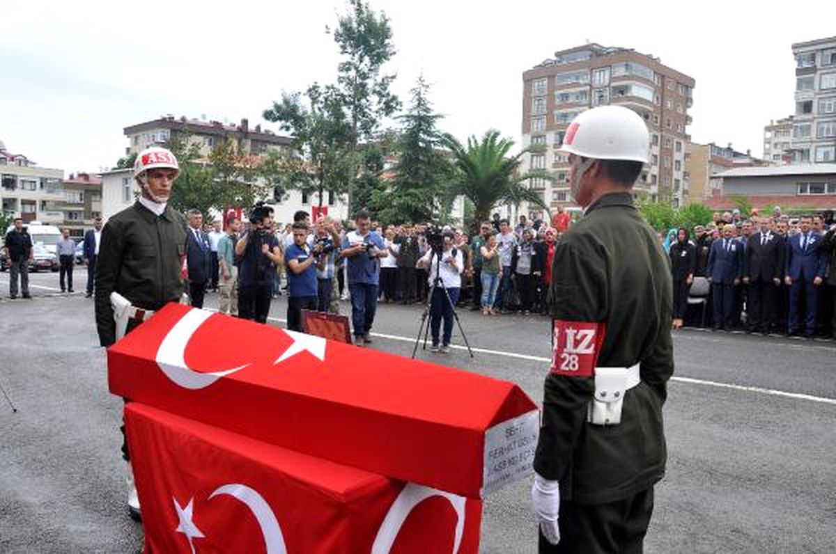 Kılıçdaroğlu: Hain Terör Saldırısında Şehit Düşen Eren Bülbül ve Ferhat Gedik\'e Rahmet Diliyorum