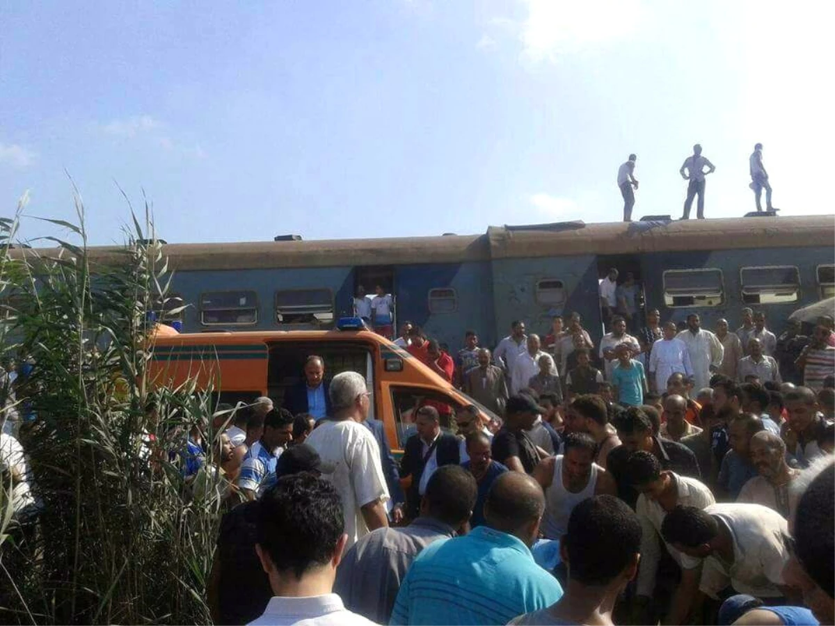 Mısır\'daki Tren Kazasında Ölü Sayısı 50\'ye Yükseldi