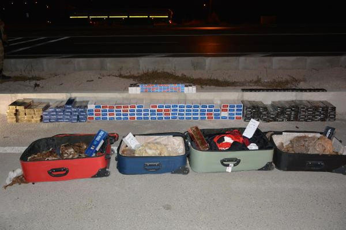 Otobüs Yolcusunun Bavullarından Kaçak Sigara Çıktı