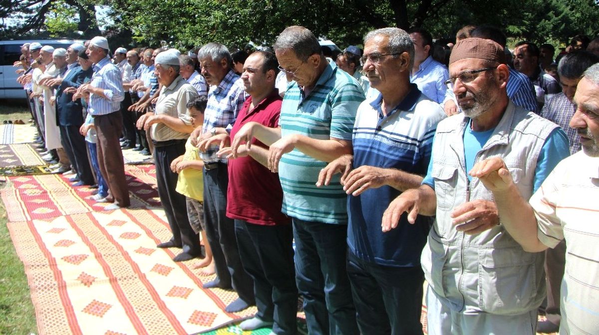 Bursa\'da 600 Yıldır Bir Araya Gelen Köylüler, Topluca Yağmur Duasına Çıkıyor