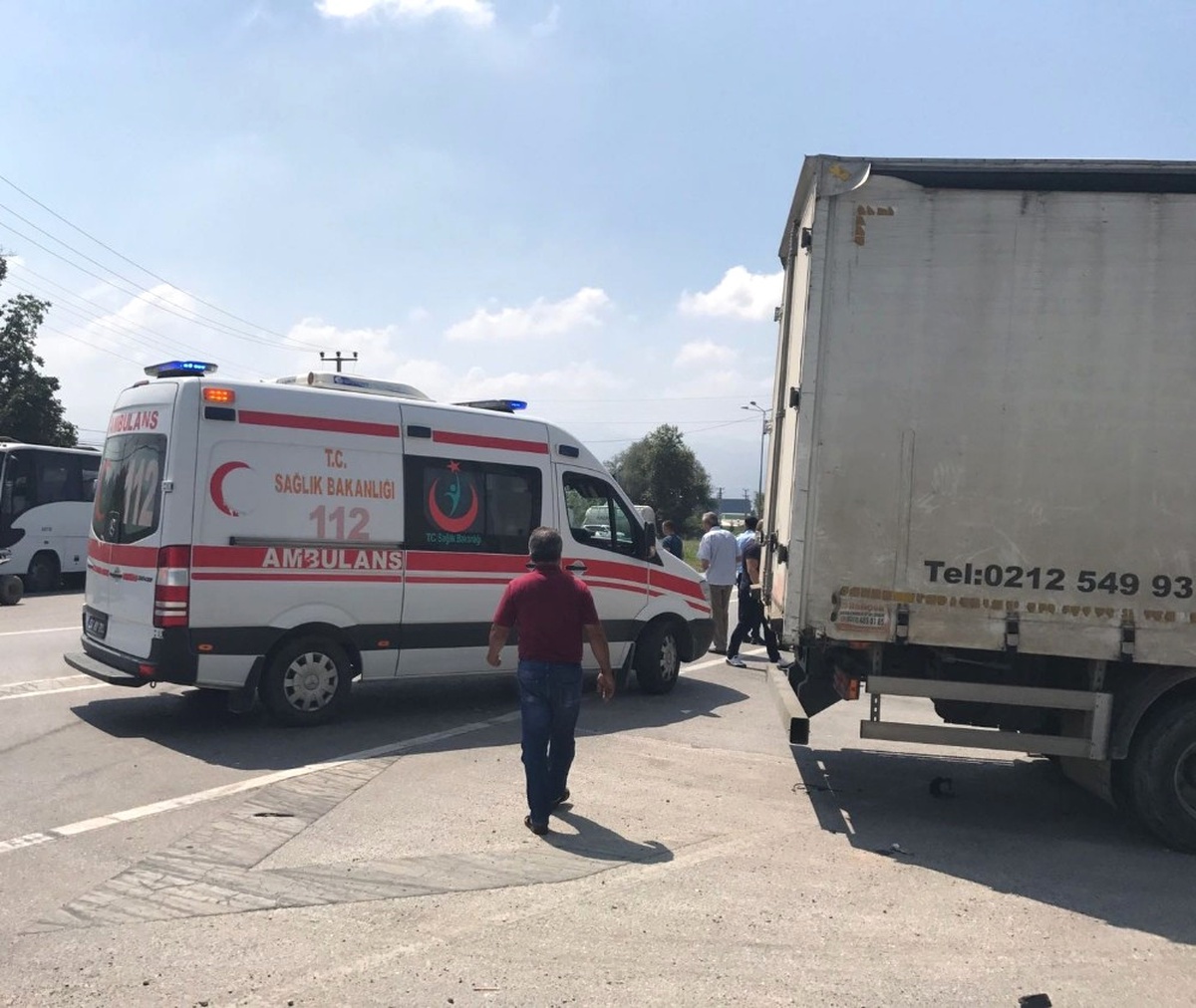 Sakarya\'da Motosiklet, Tırın Altında Kaldı: 1 Yaralı