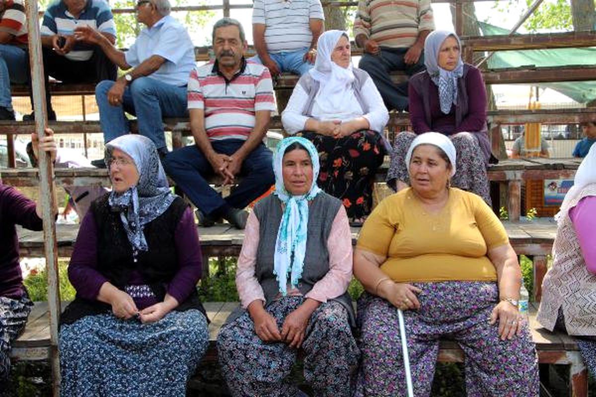 Seydikemer\'de Üç Telli Bağlama ve Cura Festivali