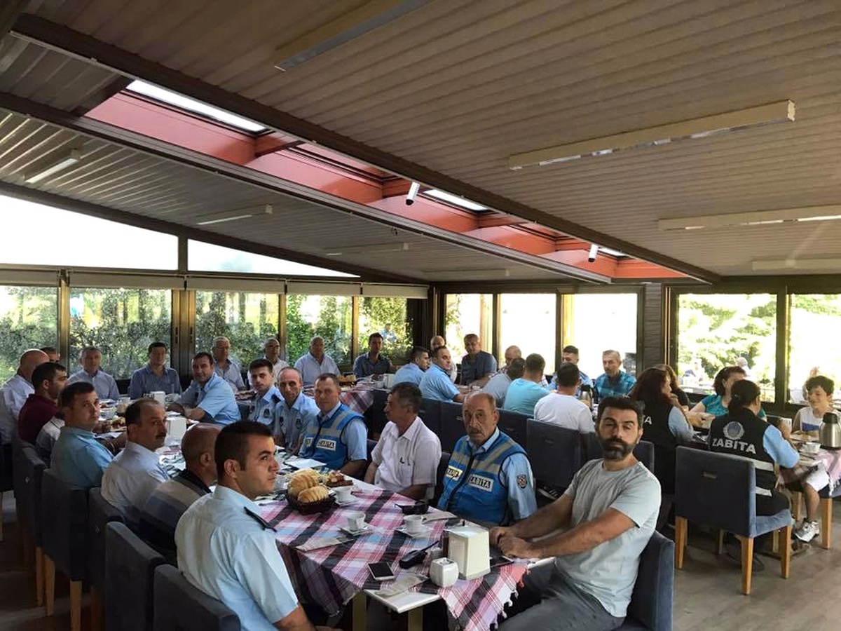 Seyyar Pazarcılar ile Zabıtalar Kahvaltıda Buluştu