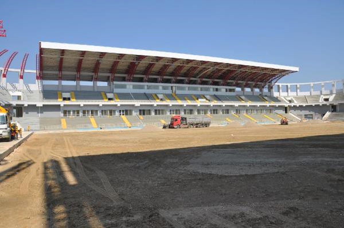 Tire Stadı\'nın Çalışmaları Tüm Hızıyla Sürüyor