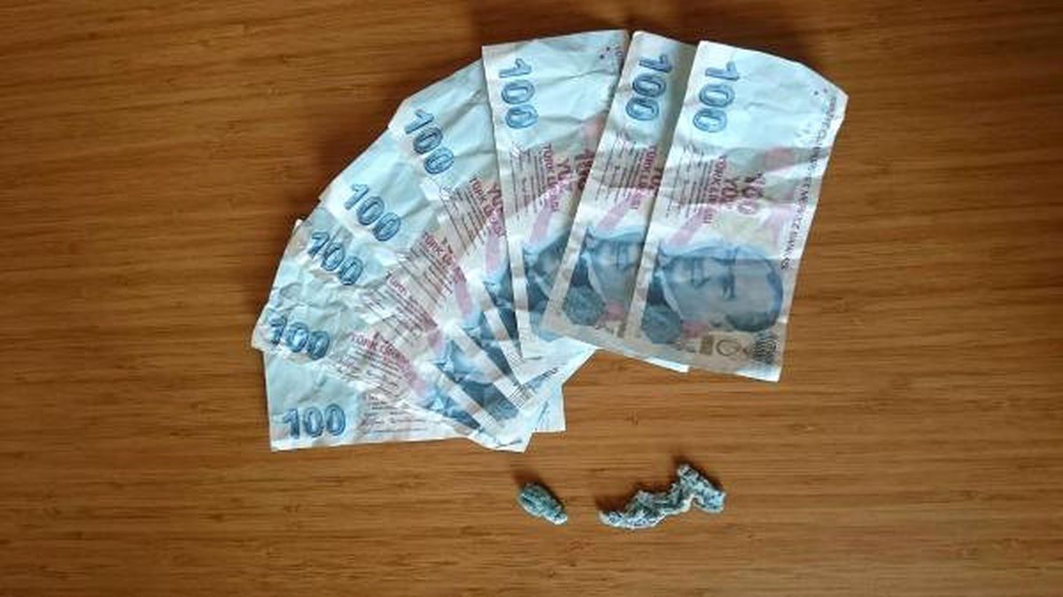 Yakalanınca Sahte Paraları Yutmaya Çalıştı
