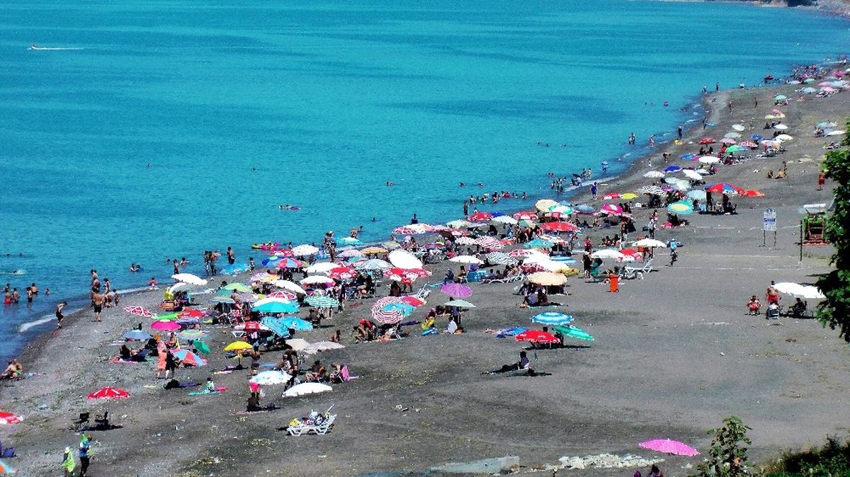 Akçakoca Sahilleri Doldu