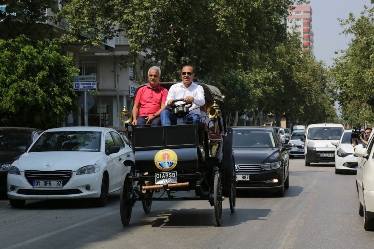 Başkan Sözlü\'den Elektrikli Faytonla Adana Turu
