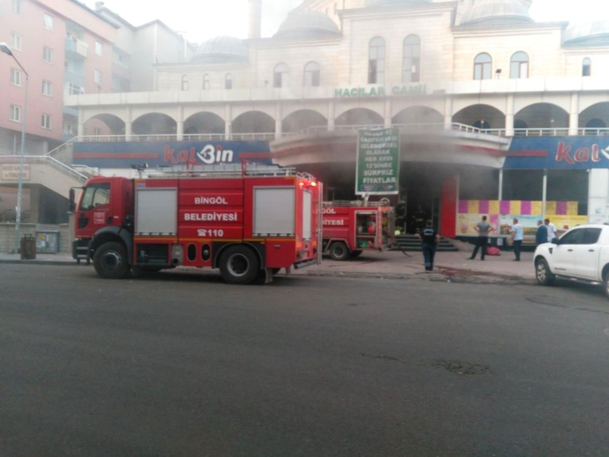 Bingöl\'de Market Yangını