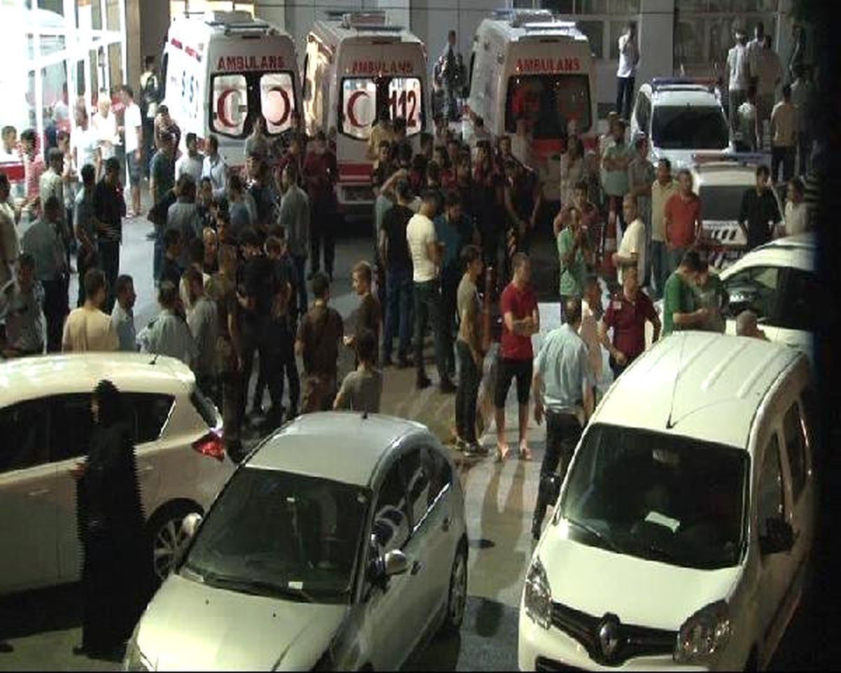 Emniyetin İçinde Polise Bıçakla Saldırı Deaş\'lı Öldürüldü