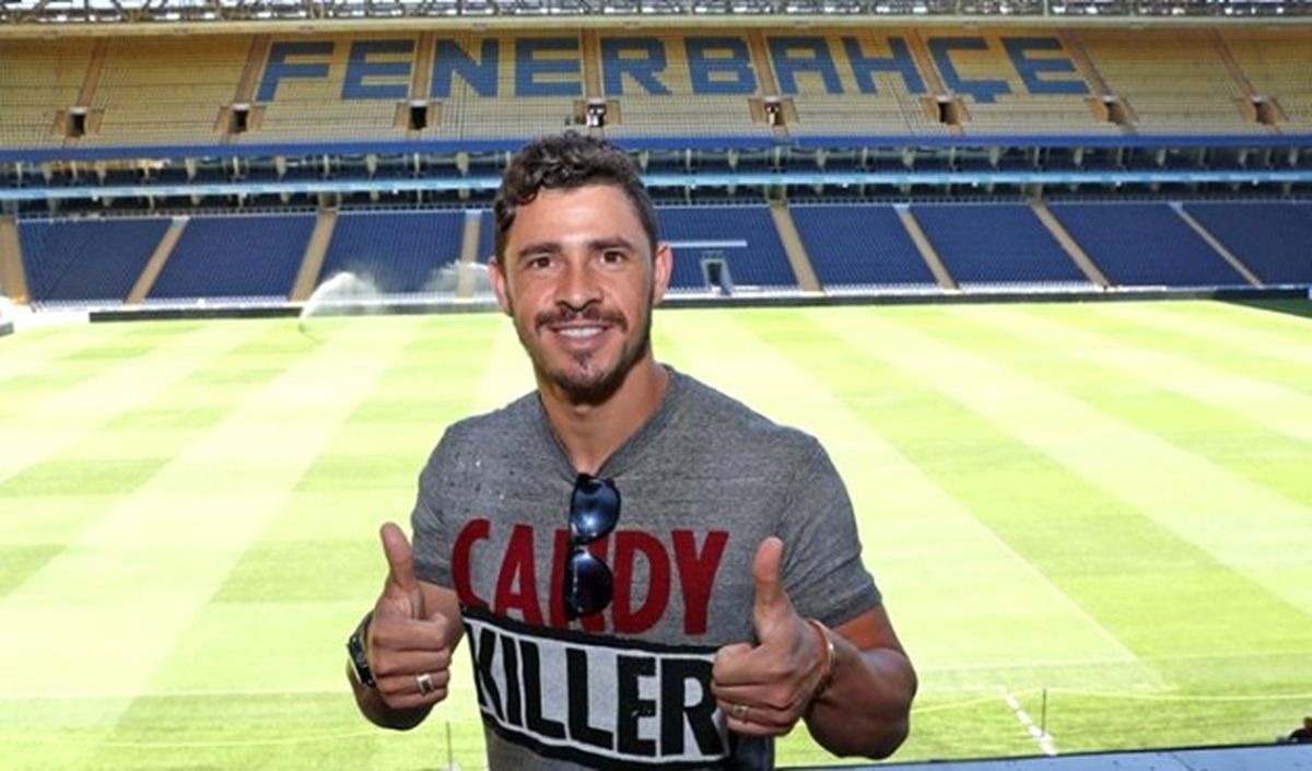 Fenerbahçe Giuliano\'yu Bonservisiyle Transfer Etti