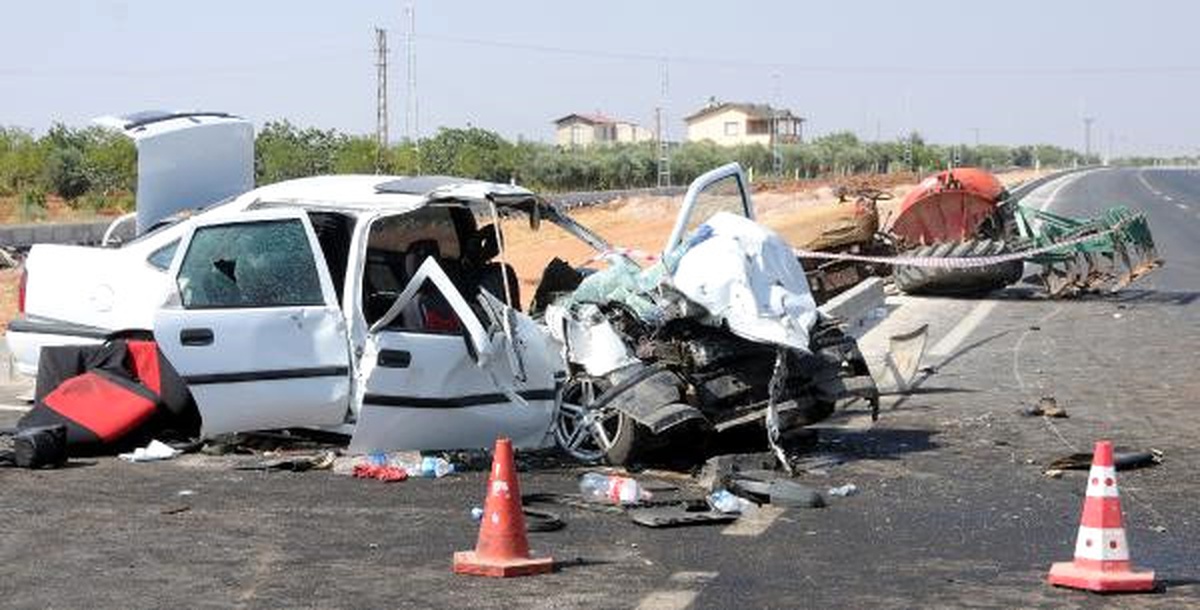 Gaziantep\'te Düğün Yolunda Kaza: 1 Ölü, 4 Yaralı