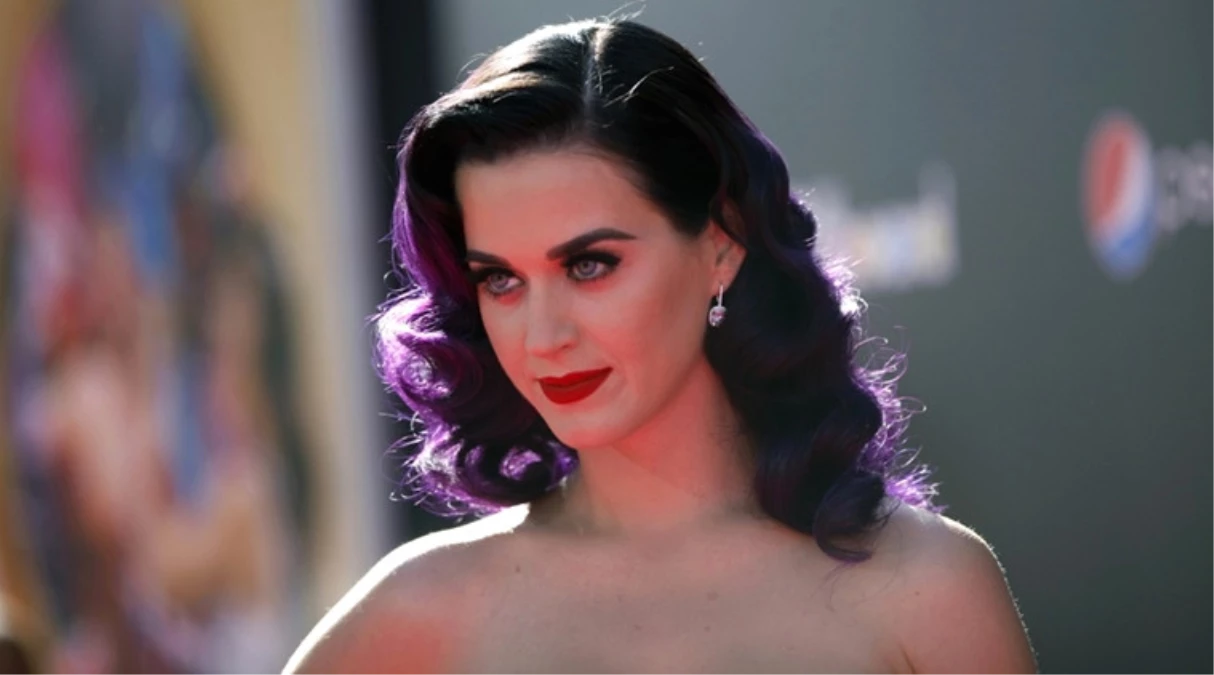 Katy Perry\'den İtiraf: İlk Kez Altıncı Sınıfta Öpüştüm