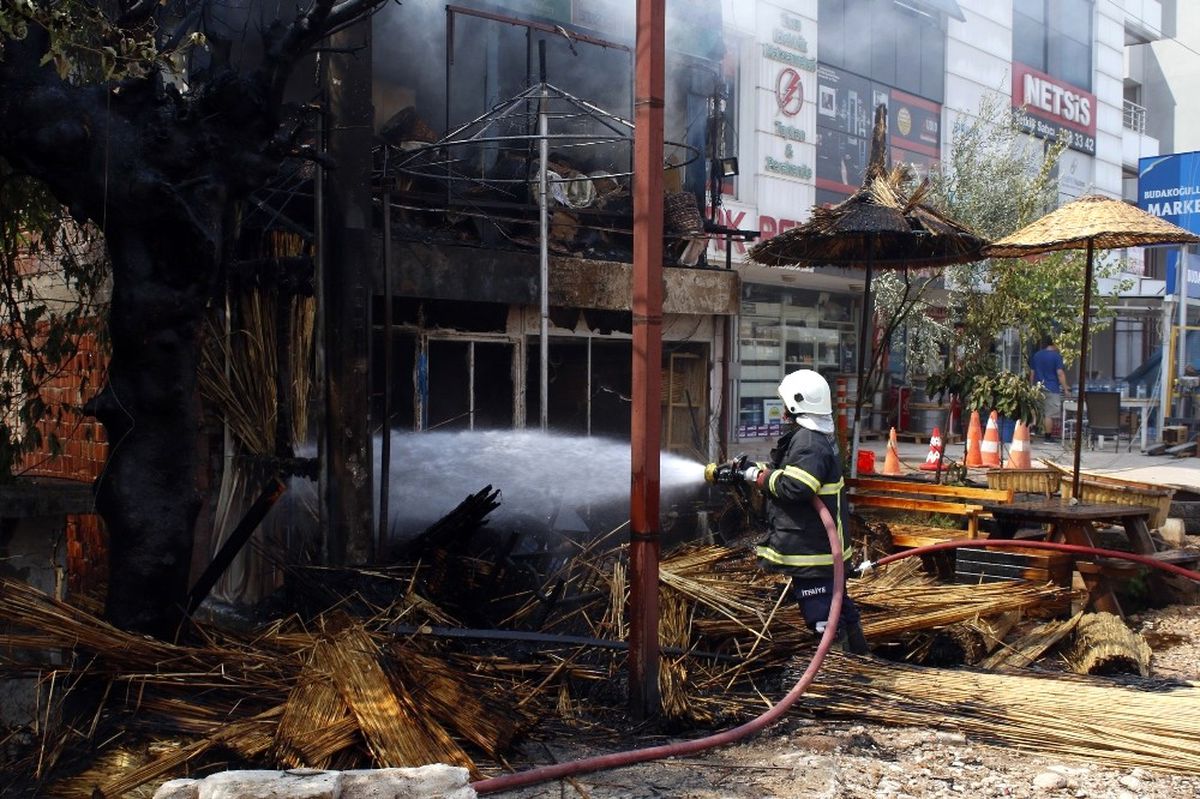 Kopan Elektrik Teli Hasır Dükkanını Yaktı