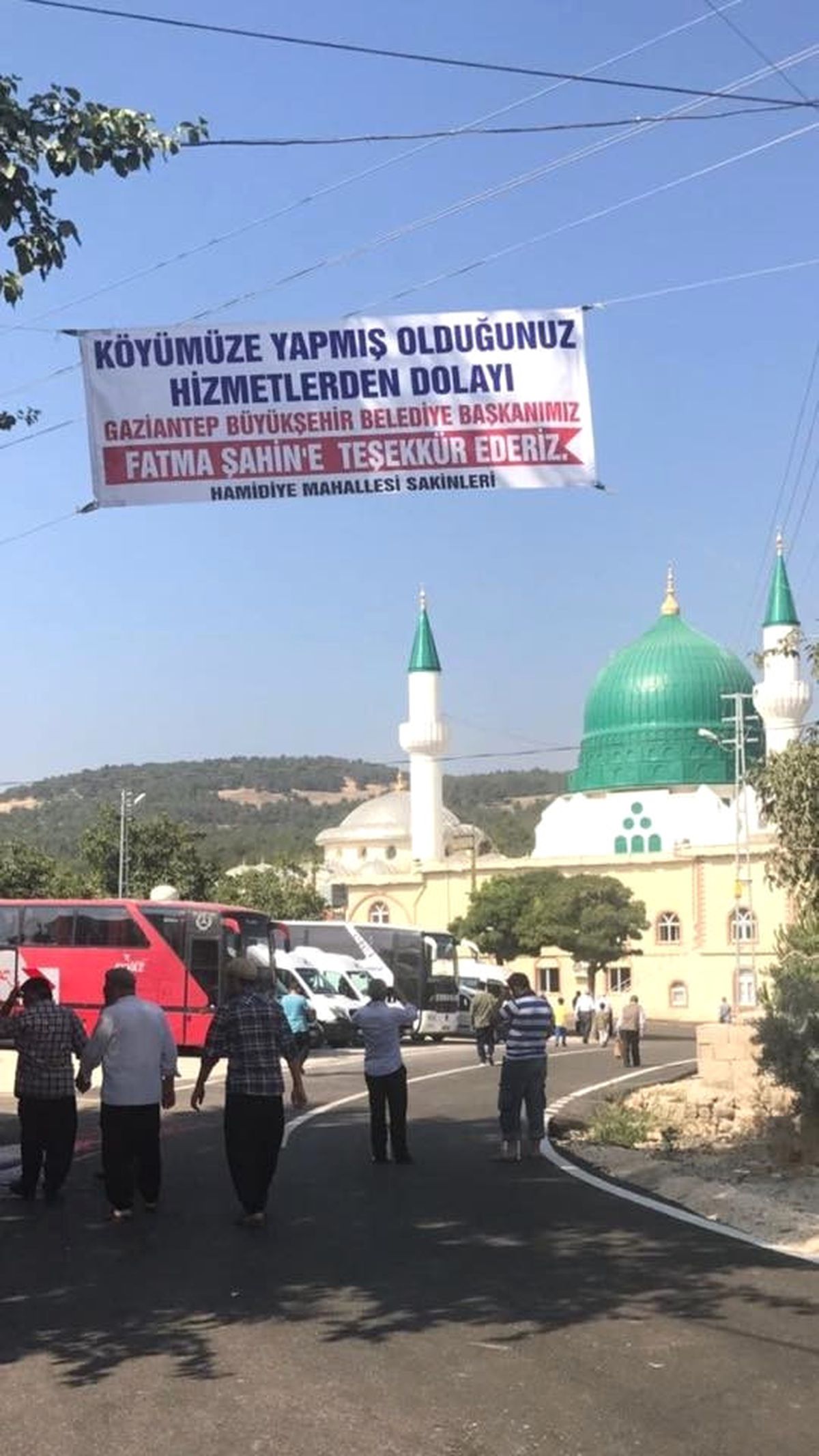 Mahalleliden Fatma Şahin\'e \'Afiş\'li Teşekkür
