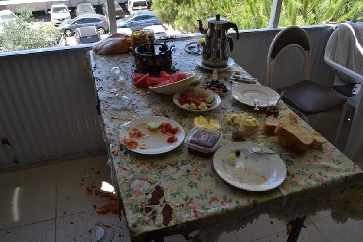 Masadaki Jel Yakıtlı Portatif Ocak Patladı; 3 Yaralı