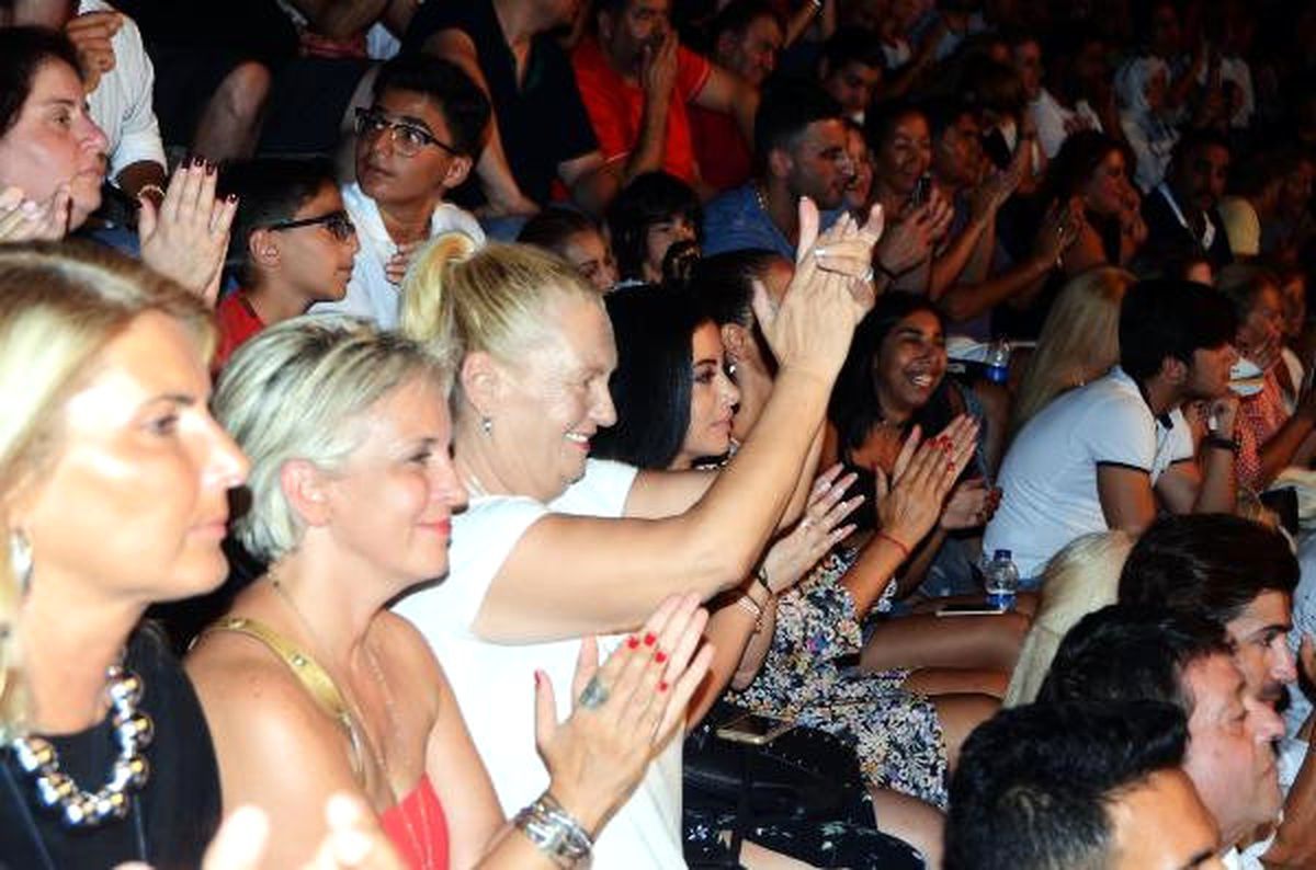 Sibel Can Bodrum\'da Sahneye Çıktı