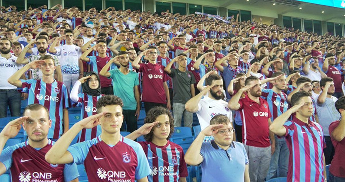 Trabzonspor, Şehit Eren Bülbül'ün Pankartıyla Sahaya Çıktı