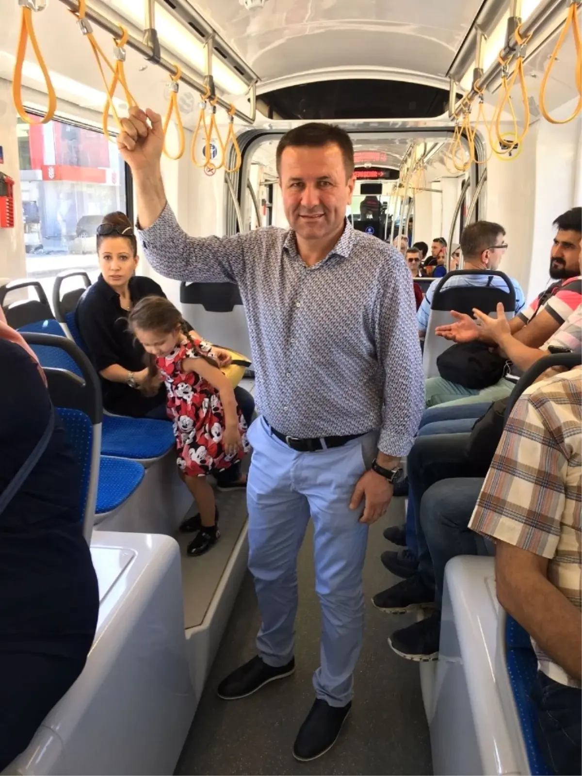 Tramvaya Bu Kez Ak Partili Başkan Bindi