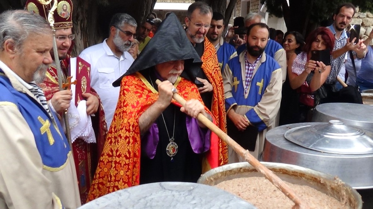 Vakıflı\'da Meryem Ana Yortosu Kutlandı