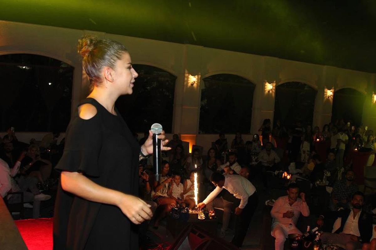 Vanlılar Merve Özbey ile Coştu