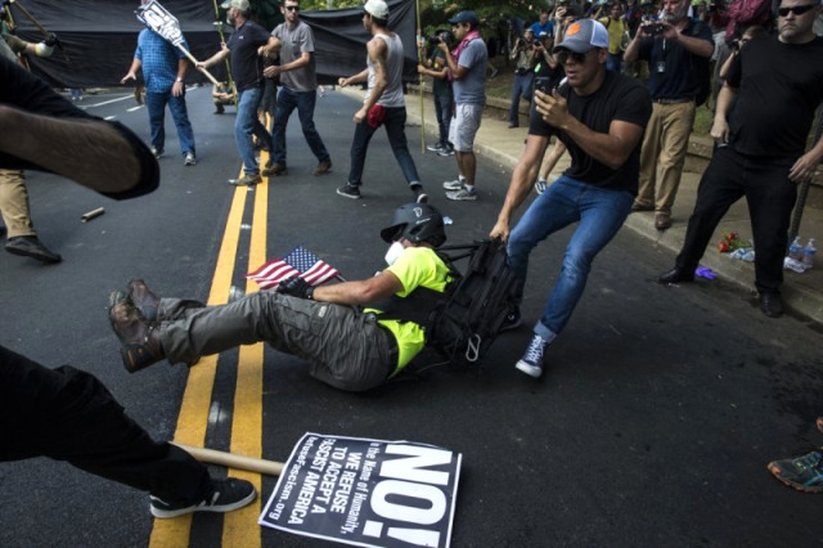 Virginia\'daki Yürüyüşün Organizatörü, Göstericiler Tarafından Kovuldu