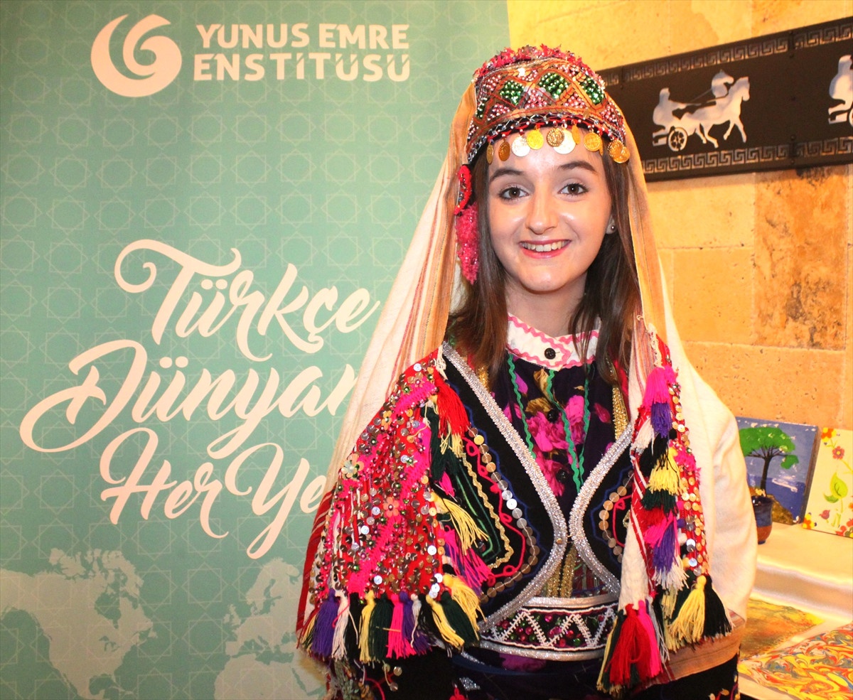 Yabancı Öğrencilerin Sergilediği Zeybek Coşturdu