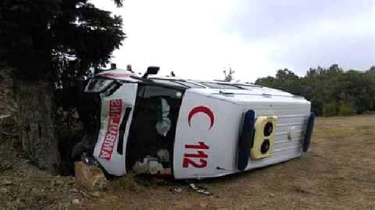 Andırın\'da Ambulans Devrildi: 3 Yaralı