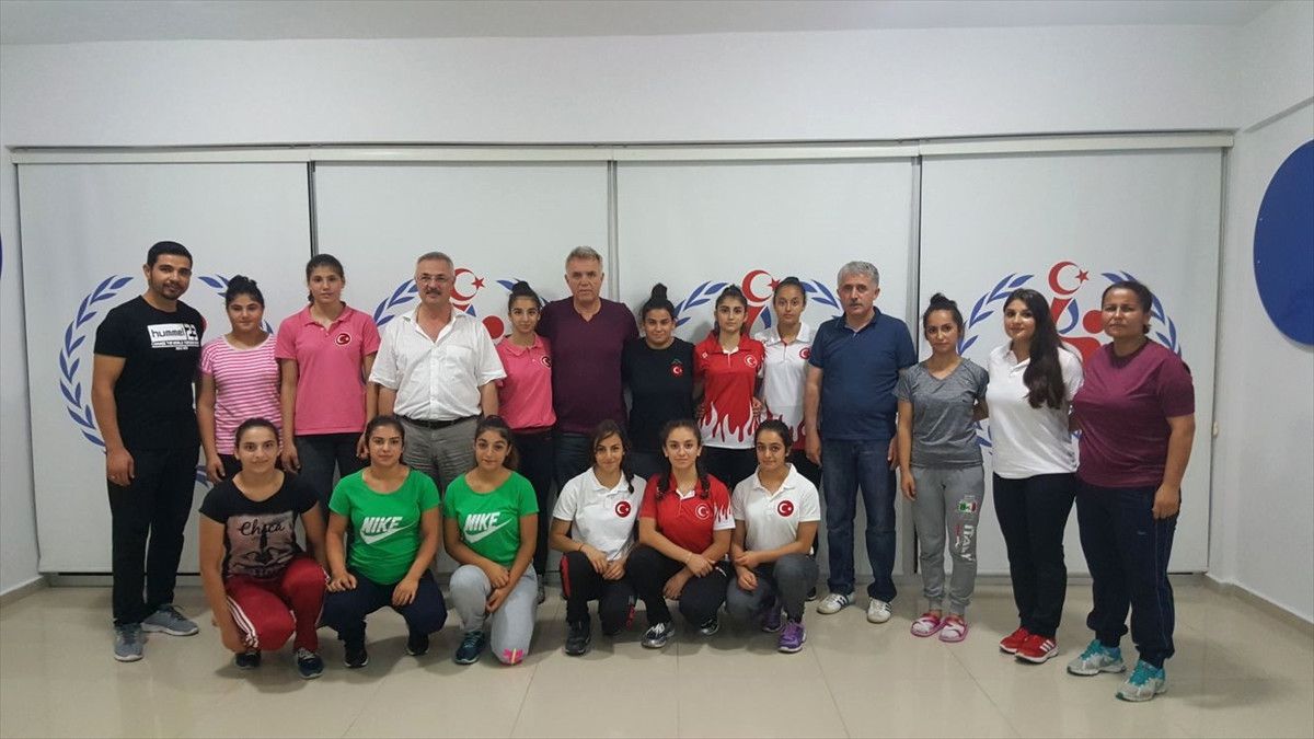 Başkan Taşpınar\'dan Kız Haltercilere Destek