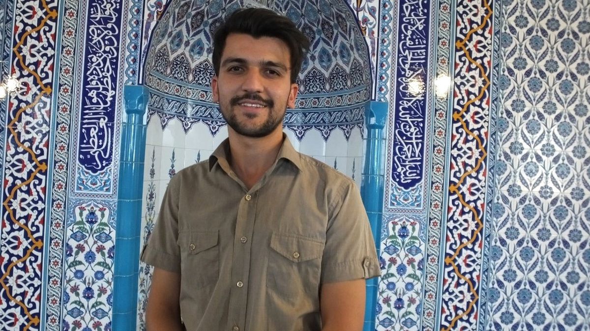 Burhaniye\'de Murat Kabakçı Yeni Camiye İmam Oldu