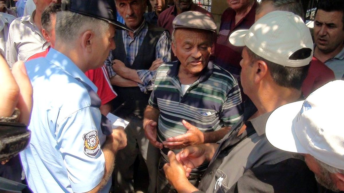 Cami Bahçesinde Silahlı Saldırı: 2 Yaralı