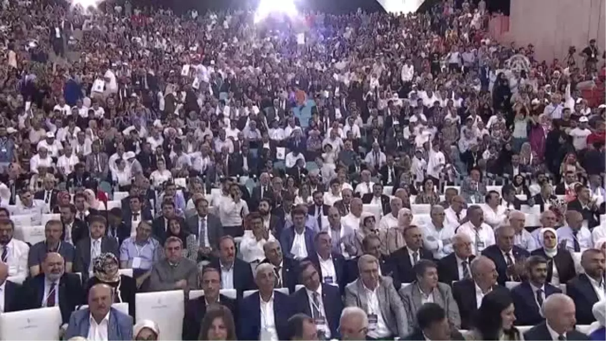 Cumhurbaşkanı Erdoğan: "Bayrak Yarışı Olarak Gördüğümüz Bu Hizmet Kervanında Görev Değişimi Gayet...