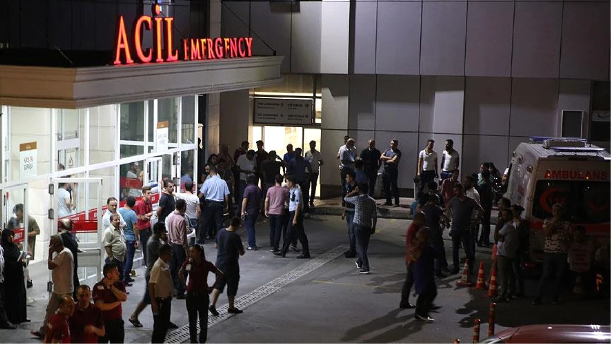 Dha İstanbul - Emniyetin İçinde Polise Bıçaklı Saldırı Deaş\'lı Öldürülürken Polis Memuru Hastanede...