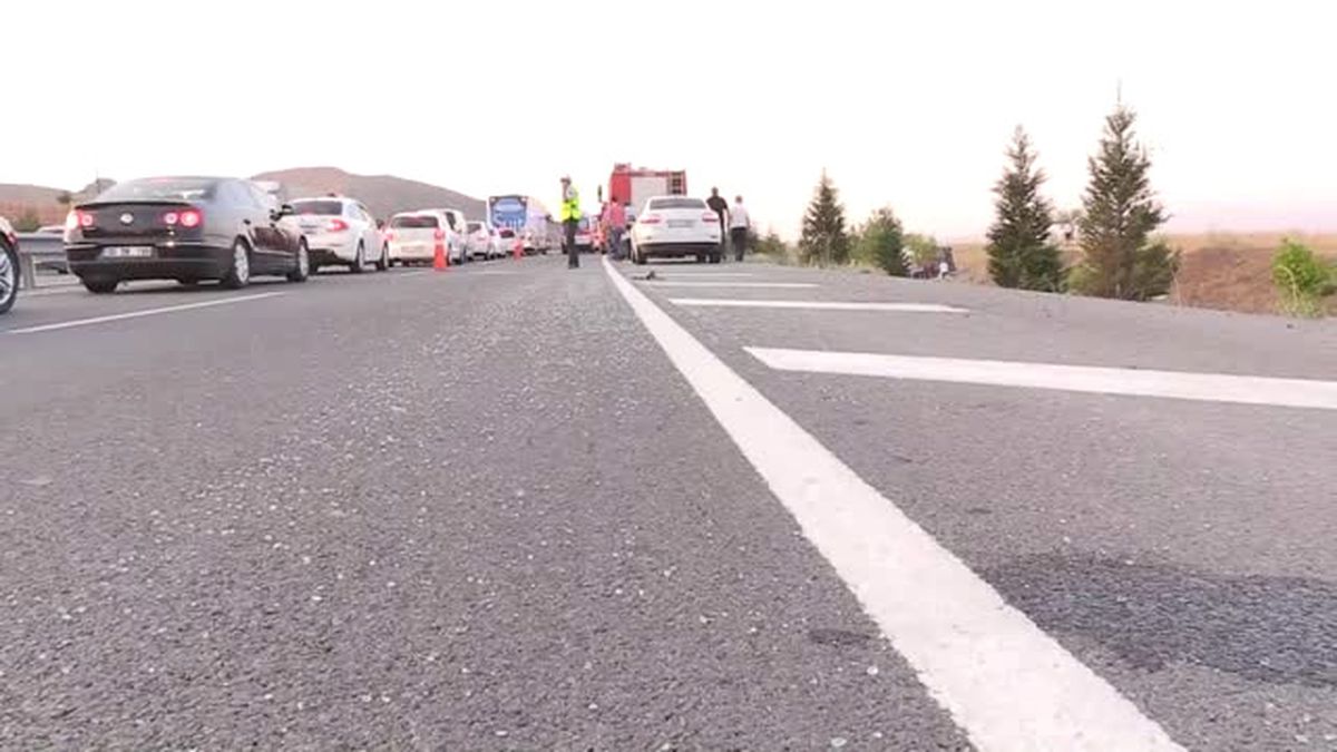 Dha Yurt: Ankara\'da Yolcu Otobüsü Devrildi: 4 Ölü, 20 Yaralı
