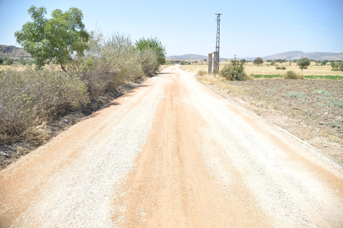Dicle\'nin Kırsal Mahalle Yolları Yenileniyor