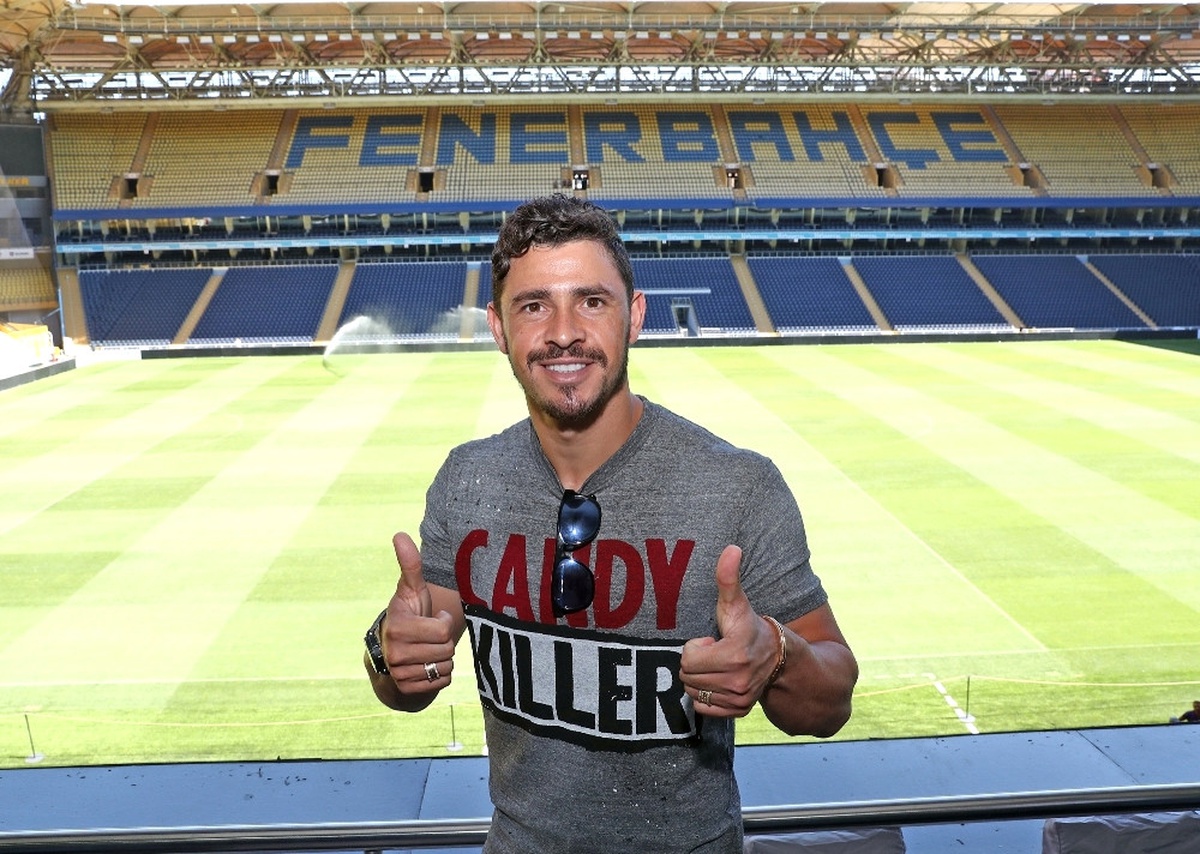Fenerbahçe ile Trabzonspor\'u Karşı Karşıya Getiren İsim Belli Oldu
