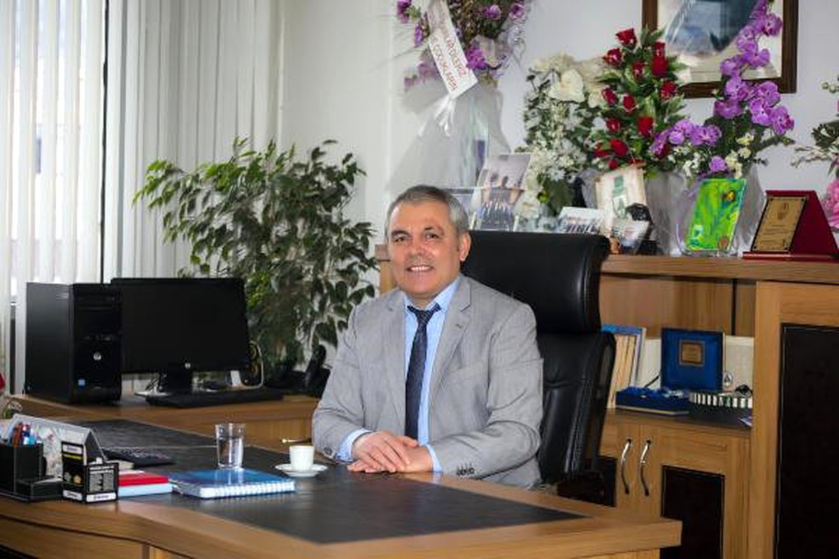 Gece Fırında, Gündüz Makamda