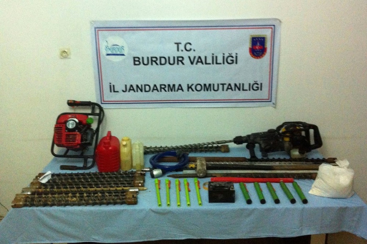 Gözcü Koydukları Kaçak Kazıya, Jandarma Baskını