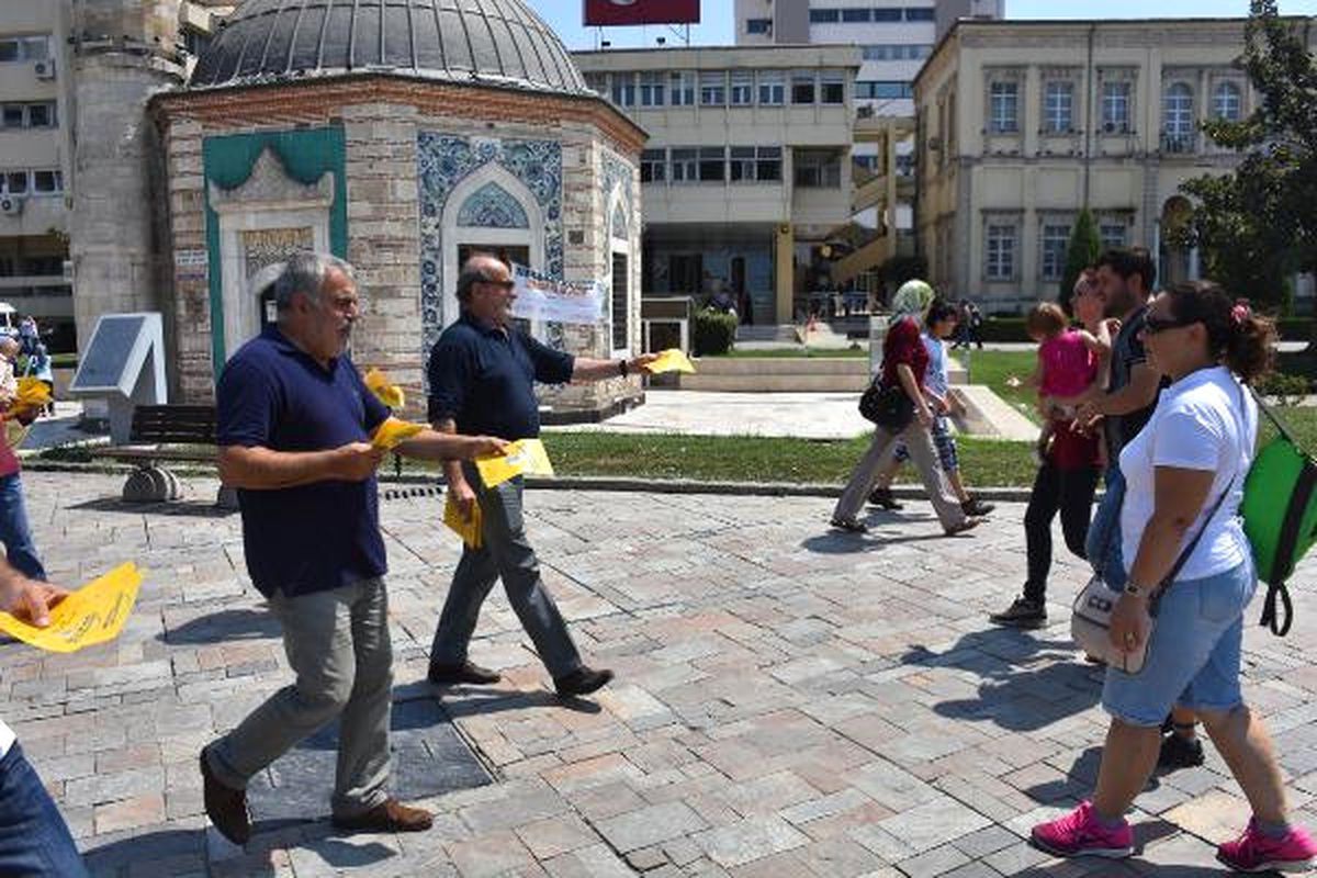 Hdp\'nin \'Vicdan ve Adalet\' Nöbeti İzmir\'de