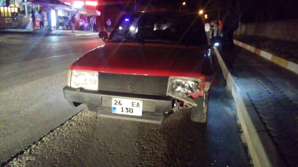 İki Otomobil Çarpıştı: 1 Yaralı