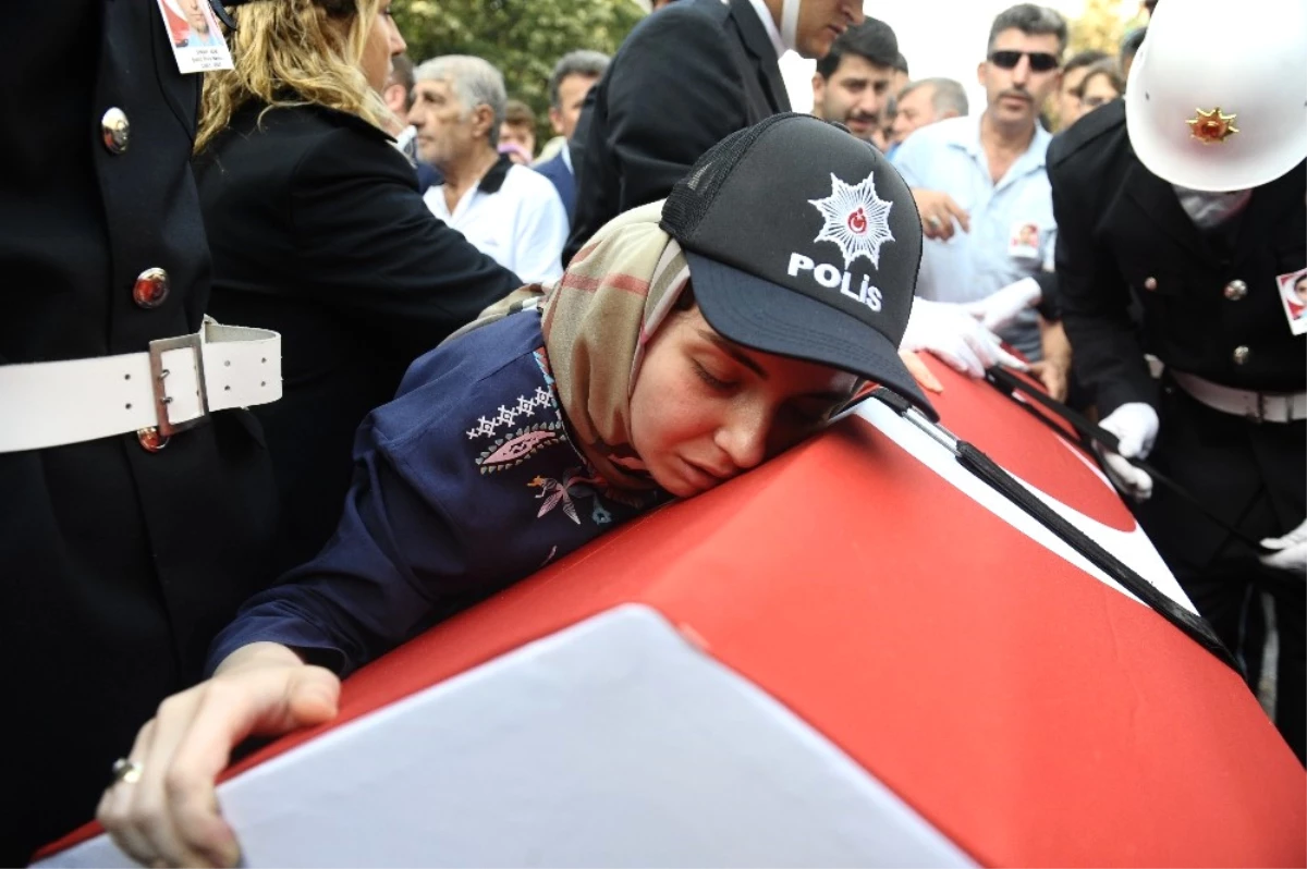 İstanbul\'da Polis Memurunun Şehit Edilmesi