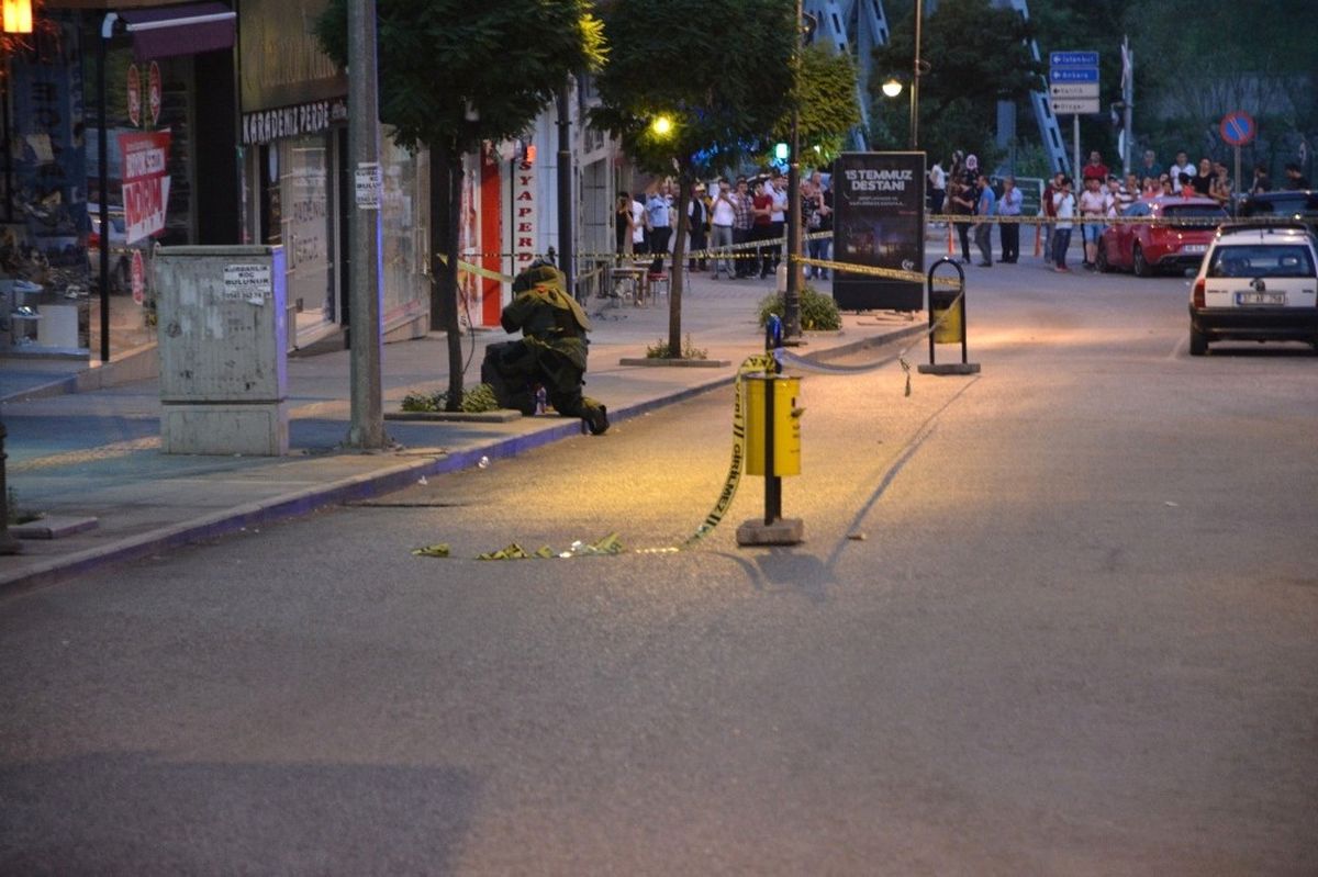 Kaldırımda Unutulan Valiz Paniğe Neden Oldu