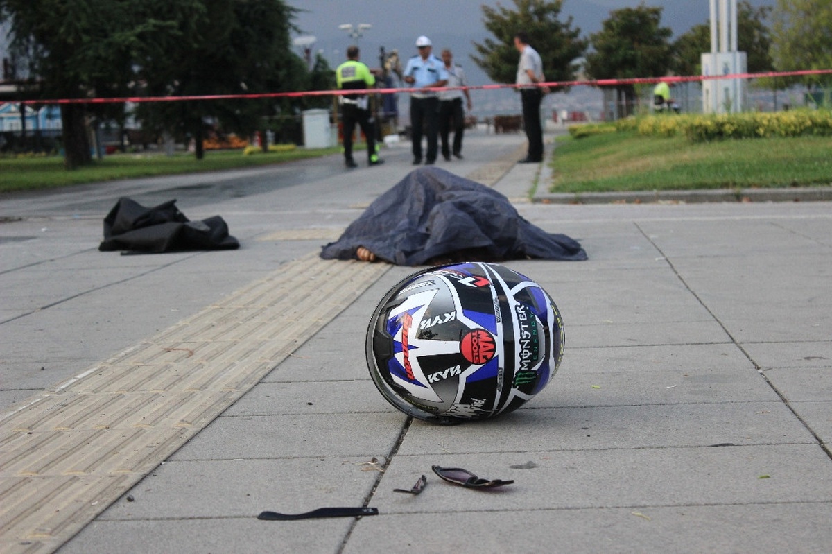 Kask Takmayan Genç Kız Motosiklet Kazasında Öldü