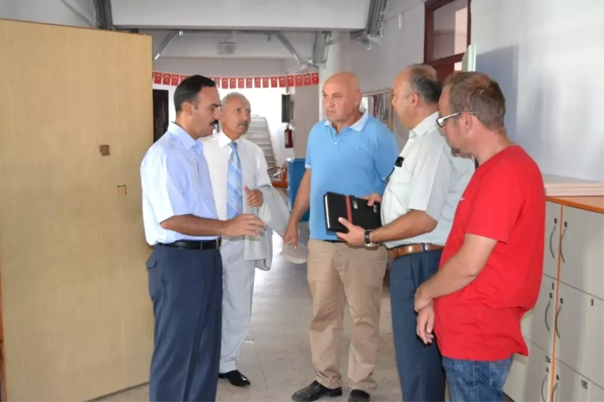 Kaymakam Taşdan, Okulları Denetledi