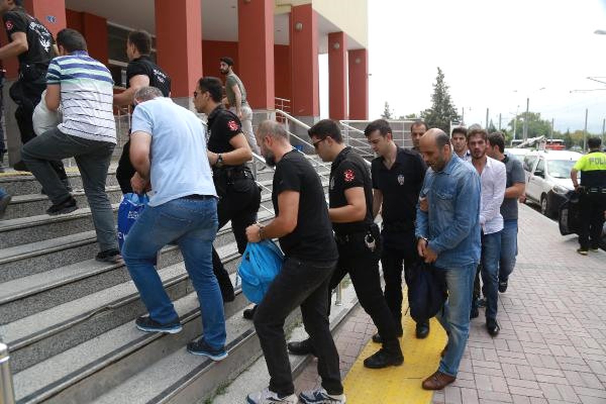 Kocaeli\'de 17 Fetö Şüphelisi Adliyeye Sevk Edildi