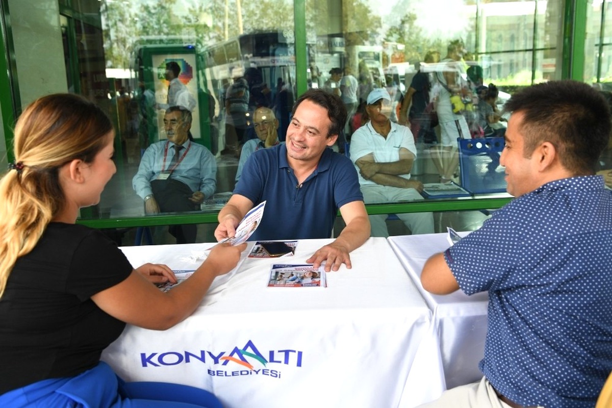 Konyaaltı Belediyesi\'nden Öğrencilere Karşılama