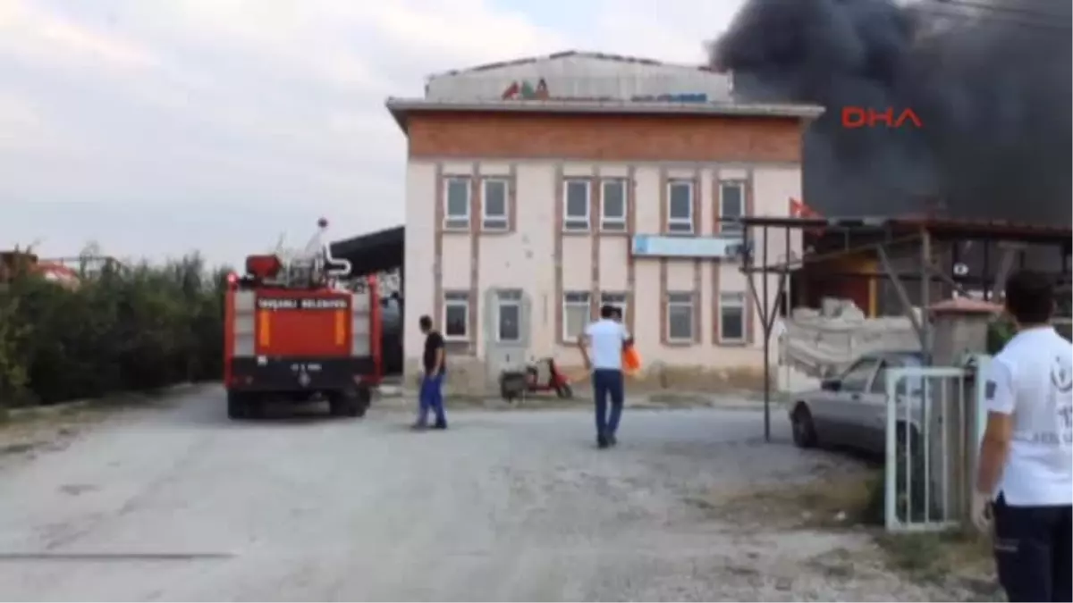 Kütahya Tavşanlı\'da Fabrika Deposunda Yangın