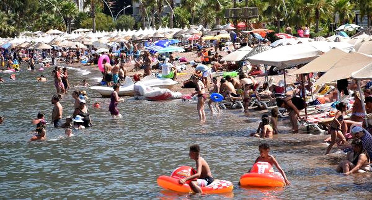 Marmaris Sahilleri Cıvıl Cıvıl