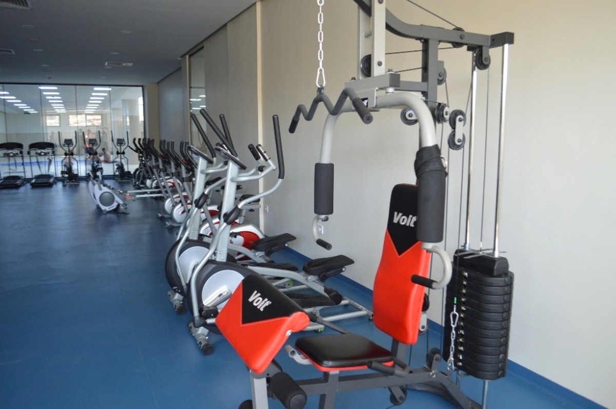 Maü\'de Öğrenciler İçin Olimpik Yüzme Havuzu