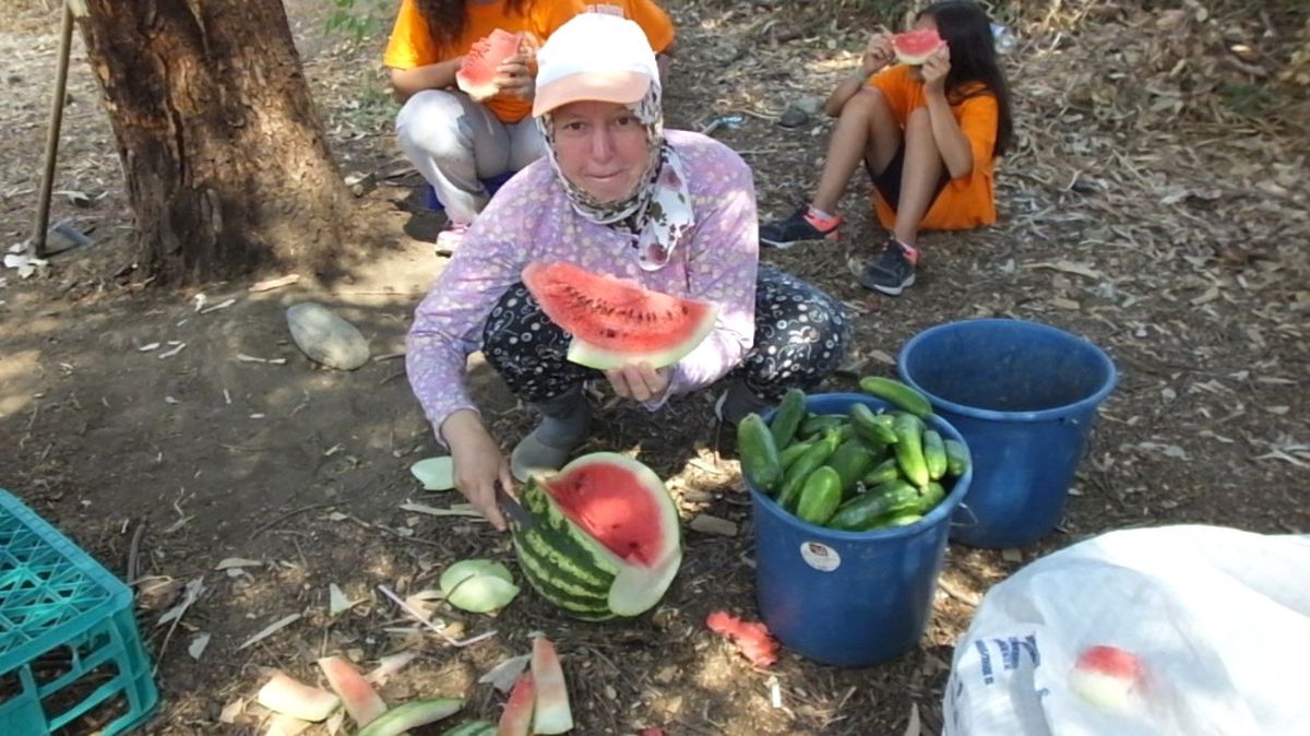Minik Öğrenciler Teknolojiden Uzak Bahçe Çapaladı